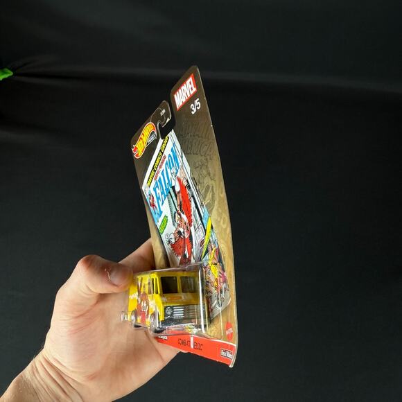 Hot Wheels Premium Real Riders: MARVEL FALCON COMBAT MEDIC 3/5 - Picture 4 of 6